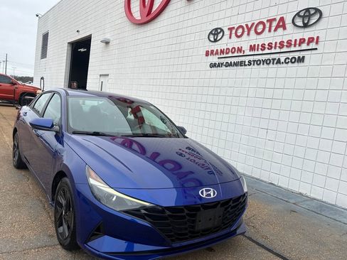 Used 2021 Hyundai Elantra SEL image 3