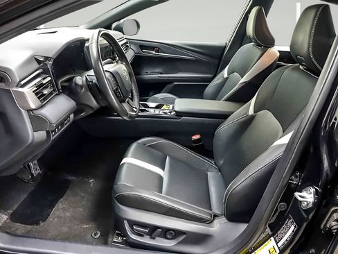Used 2025 Toyota Camry SE FWD image 8