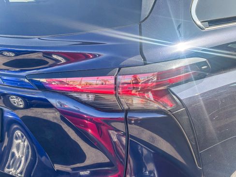 Certified 2023 Toyota Sienna Limited AWD/4WD image 8