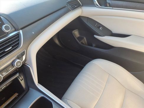 Used 2018 Honda Accord Touring image 35