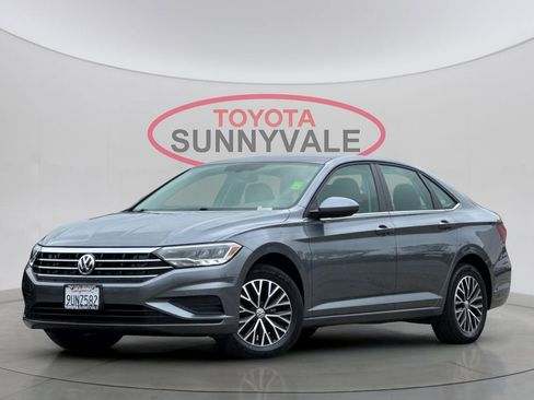 Used 2020 Volkswagen Jetta SE image 2