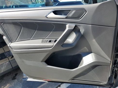 Certified 2023 Volkswagen Tiguan SE w/ Panoramic Sunroof Package image 29