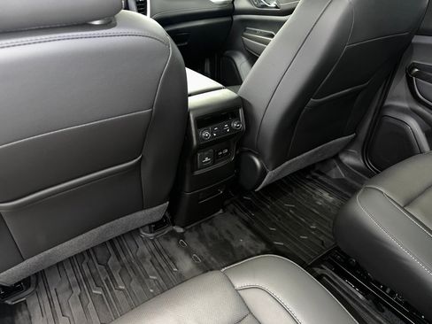 Certified 2023 GMC Acadia SLT w/ Technology Package image 22