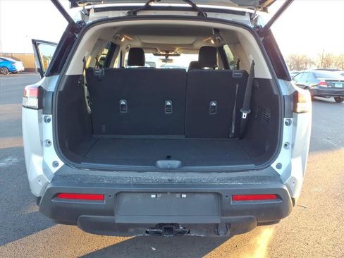 New 2025 Nissan Pathfinder SV image 31