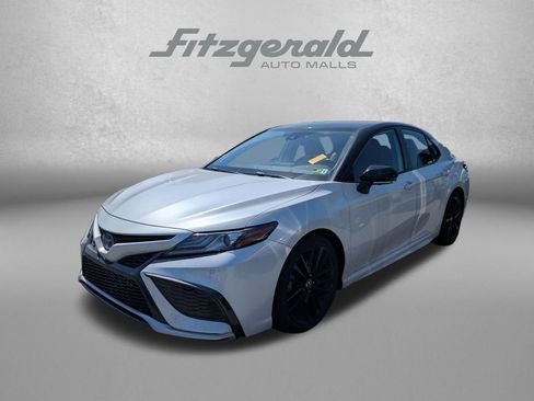 Used 2022 Toyota Camry XSE w/ Navigation Upgrade Package FWD image 3