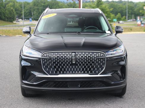 Used 2025 Lincoln Aviator Reserve w/ Equipment Group 201A AWD/4WD image 2