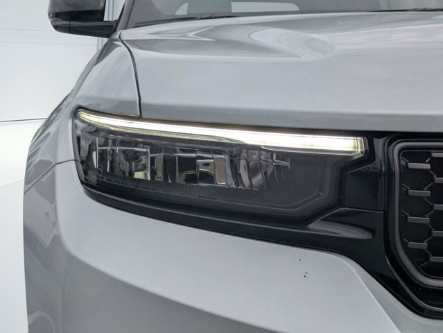 Certified 2025 Jeep Grand Cherokee Summit w/ Obsidian Package AWD/4WD image 9