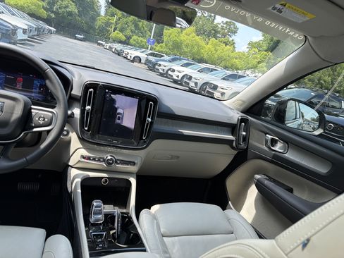 Certified 2024 Volvo XC40 B5 Plus AWD/4WD image 31