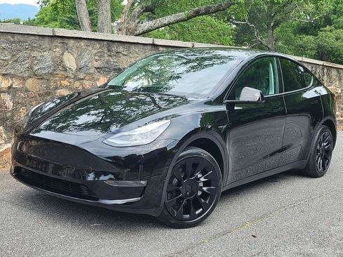 Used 2023 Tesla Model Y Long Range AWD/4WD image 2