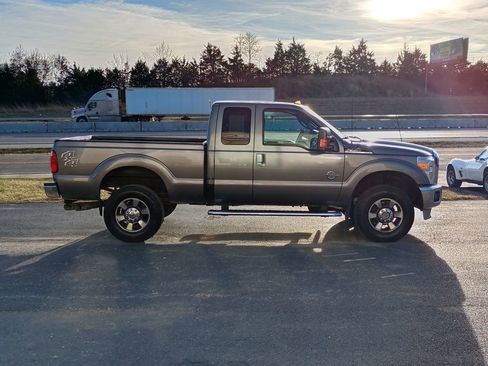 Used 2011 Ford F350 Lariat w/ Lariat Interior Pkg image 6