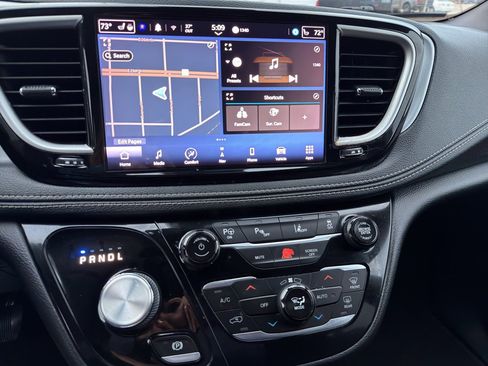 Used 2022 Chrysler Pacifica Touring-L w/ Uconnect Theater Family Group image 19