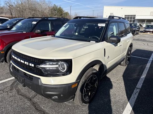 Used 2025 Ford Bronco Sport Outer Banks w/ Outer Banks Tech Package+ image 6