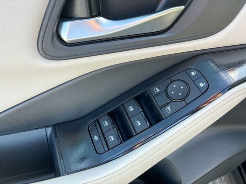 Used 2025 Nissan Rogue SV FWD image 22