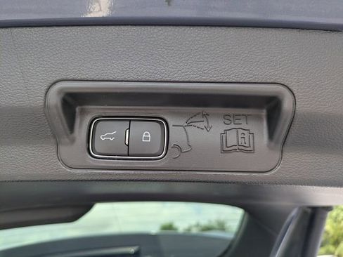Used 2021 Ford Explorer XLT RWD image 14
