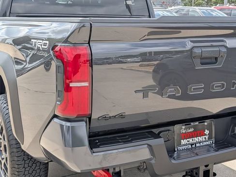 Used 2025 Toyota Tacoma TRD Off-Road AWD/4WD image 8