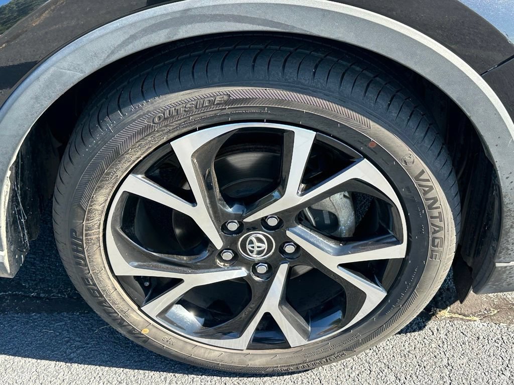 Used 2018 Toyota C-HR XLE FWD image 31