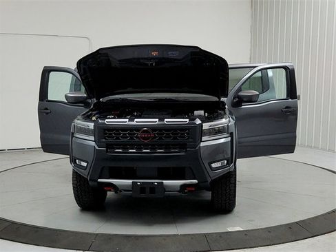Used 2025 Nissan Frontier PRO-4X image 10