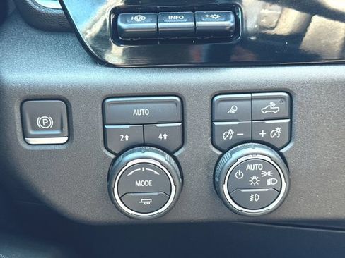 Used 2022 Chevrolet Silverado 1500 LTZ w/ LTZ Premium Package AWD/4WD image 18