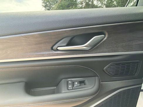 New 2026 Jeep Grand Cherokee L Limited AWD/4WD image 36