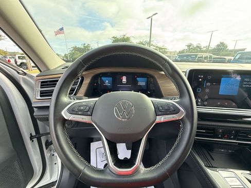 Used 2025 Volkswagen Atlas SE FWD image 15