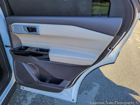 Used 2022 Ford Explorer Platinum image 34