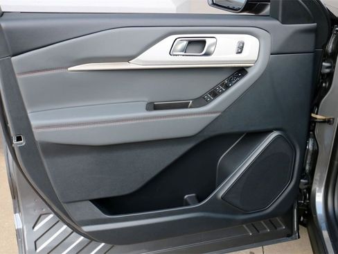 New 2025 Ford Explorer Active image 14