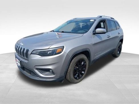 Used 2020 Jeep Cherokee Latitude Plus image 3
