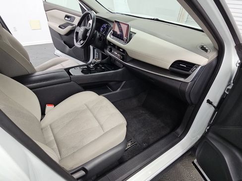 Used 2025 Nissan Rogue SV FWD image 35