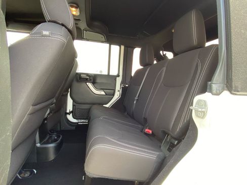 Used 2017 Jeep Wrangler Unlimited Sahara AWD/4WD image 40