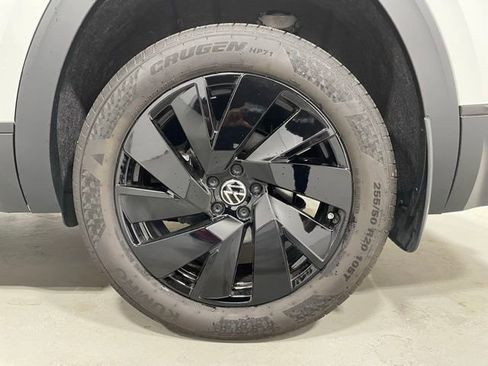 Used 2025 Volkswagen Atlas SE image 11