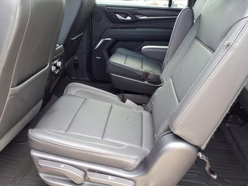 Used 2022 GMC Yukon XL Denali image 10