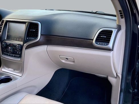 Used 2014 Jeep Grand Cherokee Limited w/ Luxury Group II AWD/4WD image 19