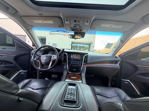 Used 2017 Cadillac Escalade Luxury image 24