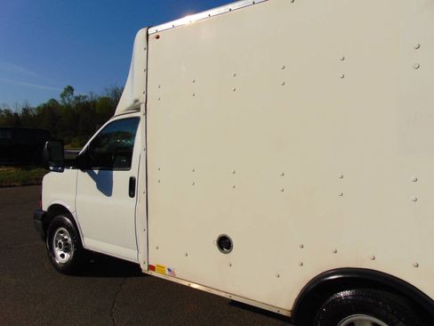 Used 2022 GMC Savana 3500 w/ Power Convenience Package image 25