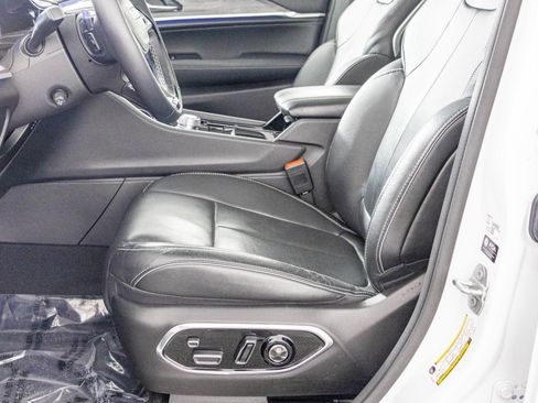 Used 2023 Jeep Grand Cherokee Overland w/ Adv Protech Group III image 28