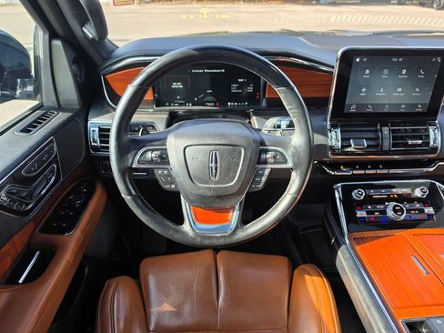 Used 2018 Lincoln Navigator Reserve w/ Technology Package AWD/4WD image 9
