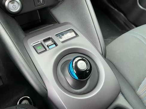 Used 2025 Nissan Leaf S FWD image 18