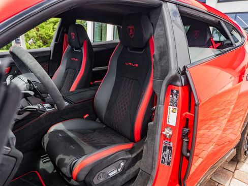 Used 2024 Lamborghini Urus Performante AWD/4WD image 26