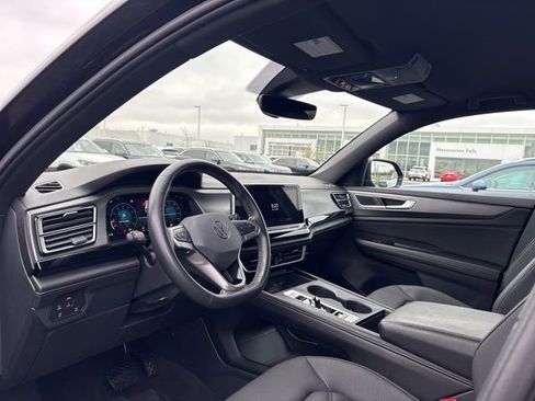 Used 2024 Volkswagen Atlas Cross Sport SE AWD/4WD image 11
