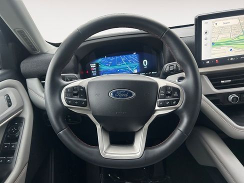 Used 2025 Ford Explorer Active w/ Active Comfort Package image 12