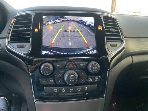 Used 2022 Jeep Grand Cherokee Laredo X image 11