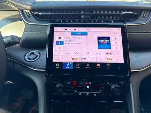 New 2025 Jeep Grand Cherokee Limited image 19