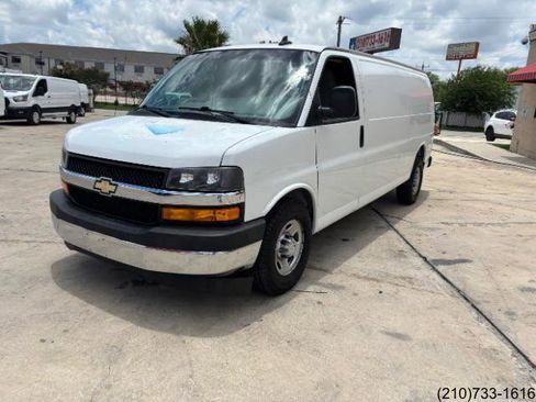 Used 2019 Chevrolet Express 3500 Extended w/ Driver Convenience Package RWD image 3
