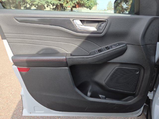 Used 2025 Ford Escape ST-Line Select AWD/4WD image 14