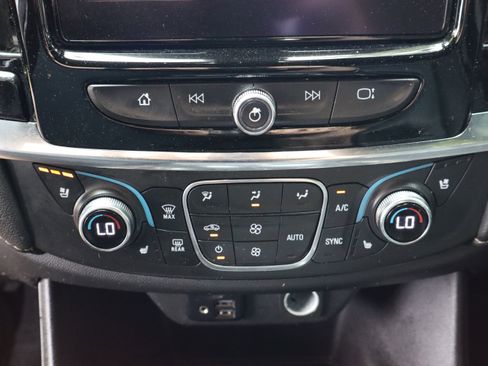 Used 2023 Chevrolet Traverse Premier FWD image 35