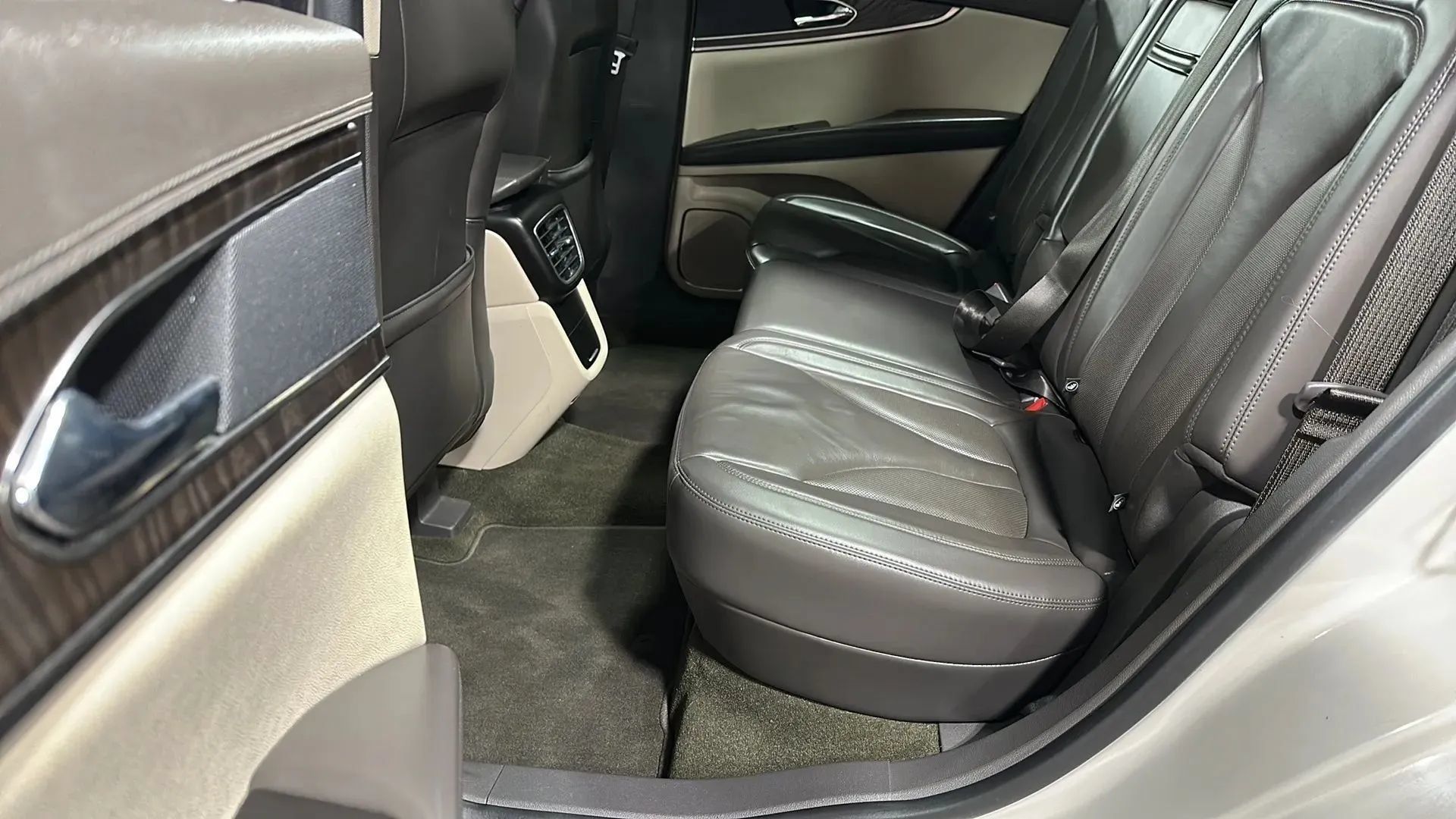 Used 2019 Lincoln Nautilus Select AWD/4WD image 11