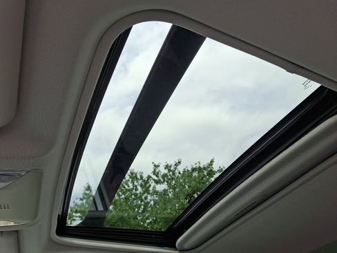 Used 2021 Toyota RAV4 Limited image 21