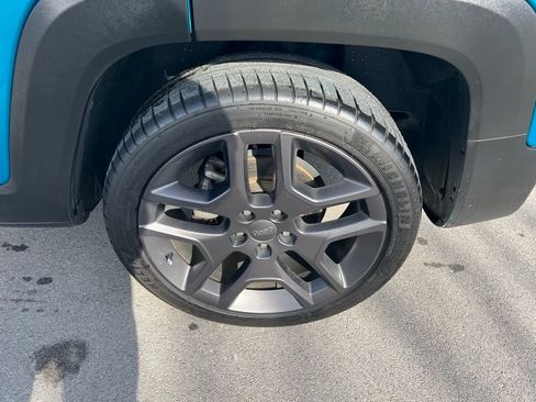 Used 2021 Jeep Renegade Latitude image 16