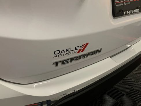 Used 2021 GMC Terrain SLT image 14