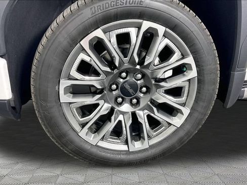 Used 2024 GMC Sierra 1500 Denali Ultimate AWD/4WD image 32